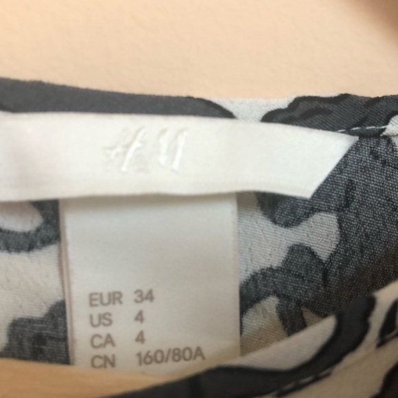 New White blouse with gray horse patterns in size 4, Eu 34 - Picture 4 of 4